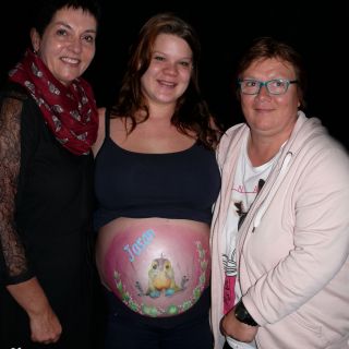 Body schmink studio bellypaint babyshower funny bird foto met omas 1 aarle rixtel logo