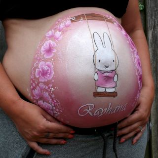 Body schmink studio bellypaint babyshower nintje met roses helmond foto buik logo