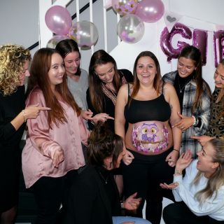 Body schmink studio bellypaint babyshower uil met roses helmond friend groep foto logo