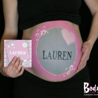 Body schmink studio bellypaint joannie met baby name en baby card met logo