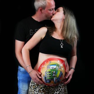 Body schmink studio bellypaint tractor beek en donk photo couple kiss logo