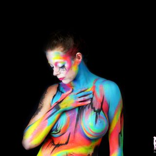 Body schmink studio bodypaint abstract happy colors black lines 7