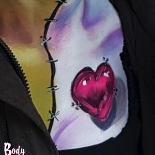 Body schmink studio heart 3d shadow hightligh stitches uv paint logo