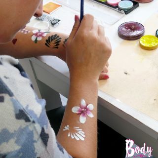 Body schmink studio cursus basis schminken bloemen en tears drops beek en donk 3