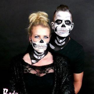 Body schmink studio face paintings carnaval skull with details and half skull