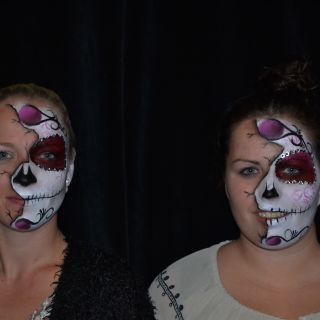 Body schmink studio half face painting sugarskull halloween duo