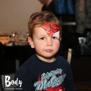 Body schmink studio spider man face painting met logo