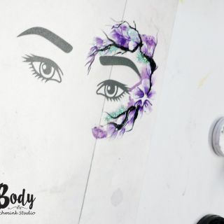 Body schmink studio workshop eyes design paars bloemen